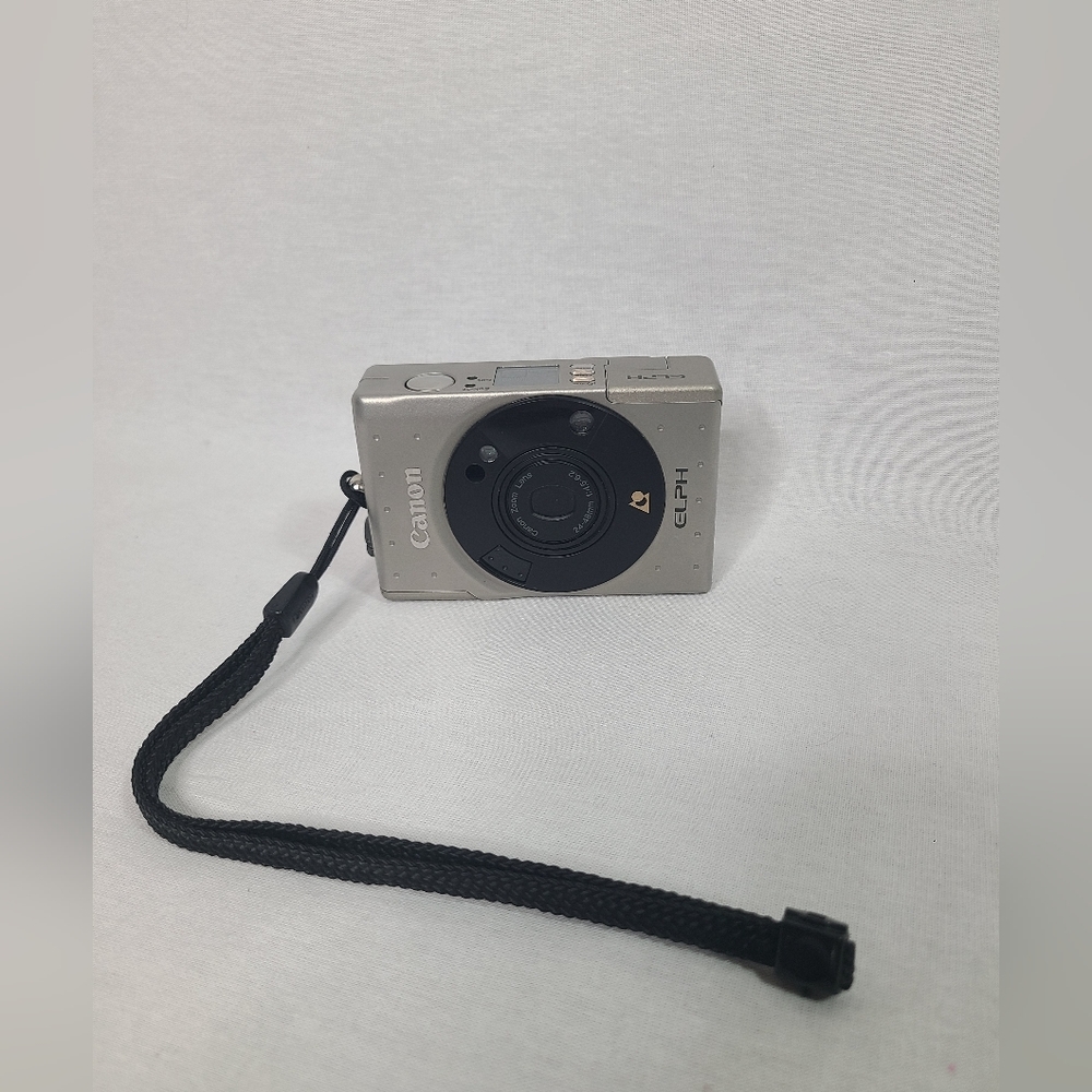 Vintage Canon ELPH APS Point and Shoot Film Camera 24-48mm Zoom-Read Description